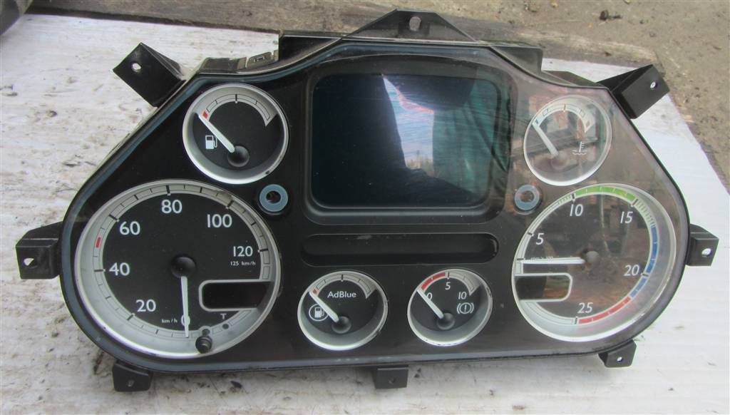 Щиток приборов (приборная панель) для DAF Xf 105  1789469