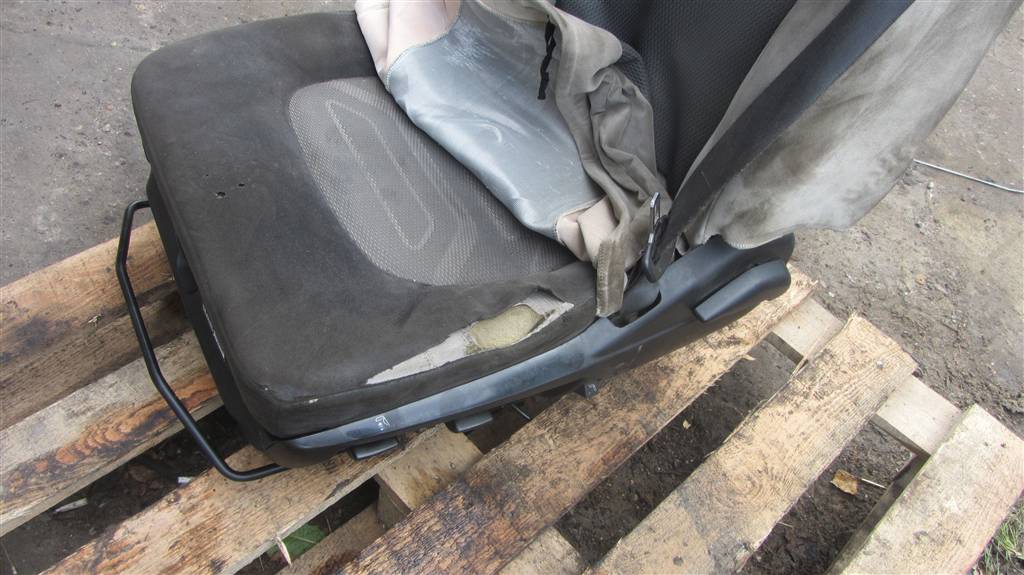 Сиденье водительское для DAF Xf 105  1796629