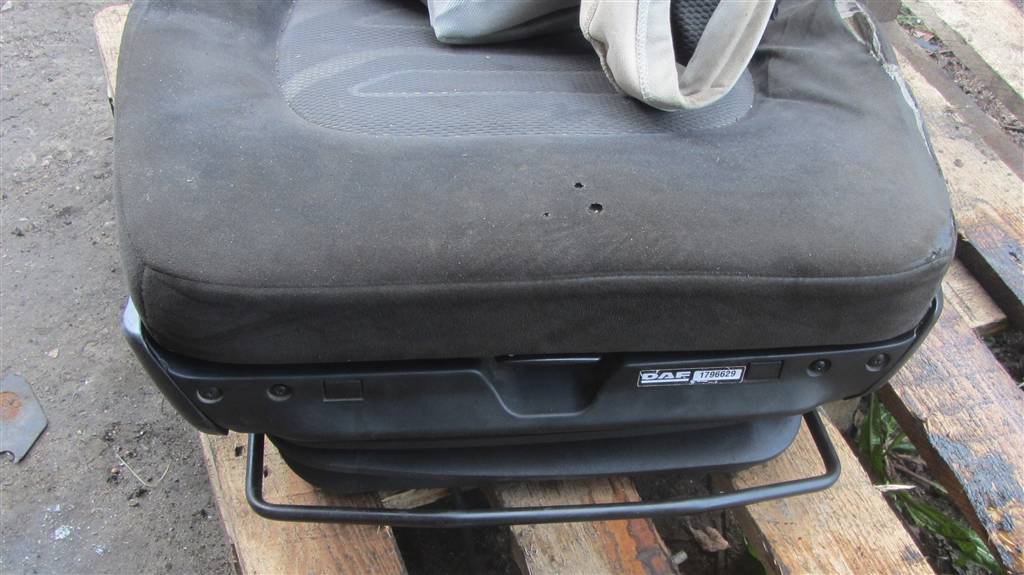 Сиденье водительское для DAF Xf 105  1796629