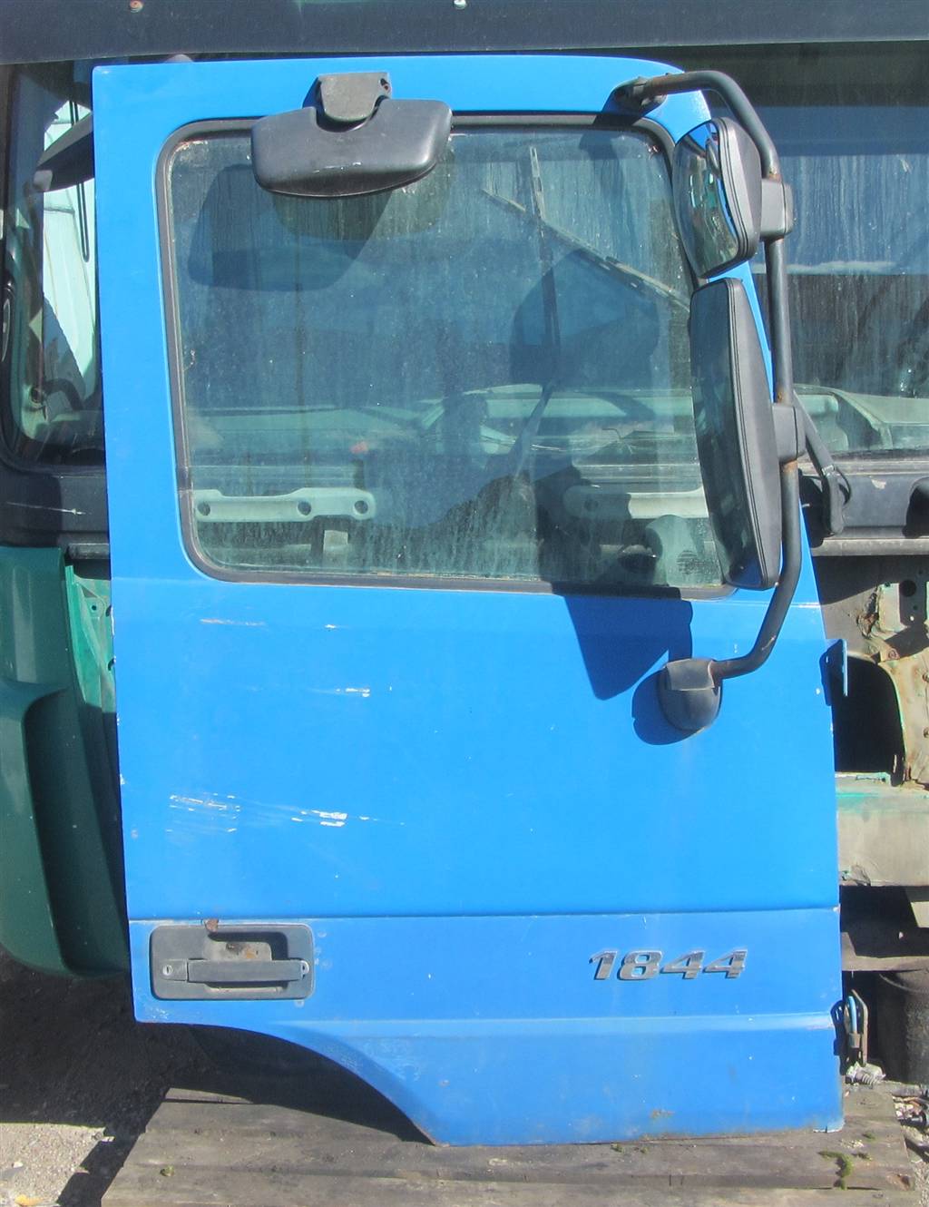 Дверь передняя правая для Mercedes Actros A 9437201605