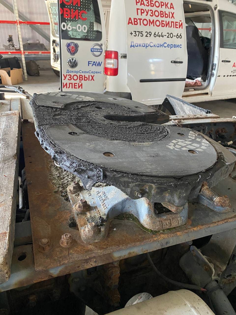 Седельно-сцепное устройство для DAF Xf 105  1353631