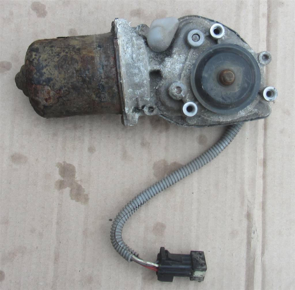 Моторчик стеклоочистителя передний для Renault Premium DXI 7422103408