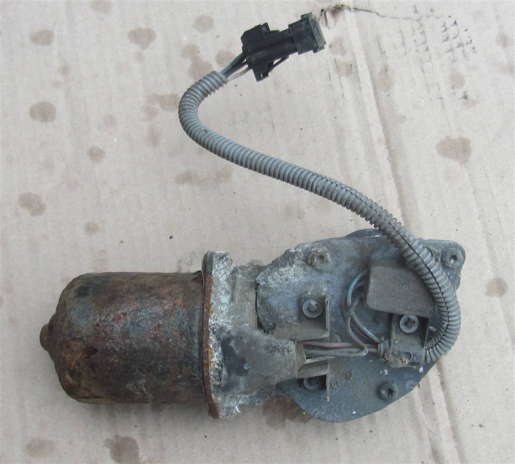 Моторчик стеклоочистителя передний для Renault Premium DXI 7422103408