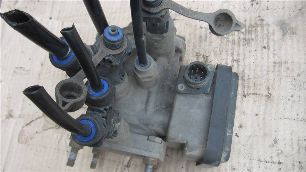 Кран управления тормозами прицепа для Renault Magnum DXI 21122038