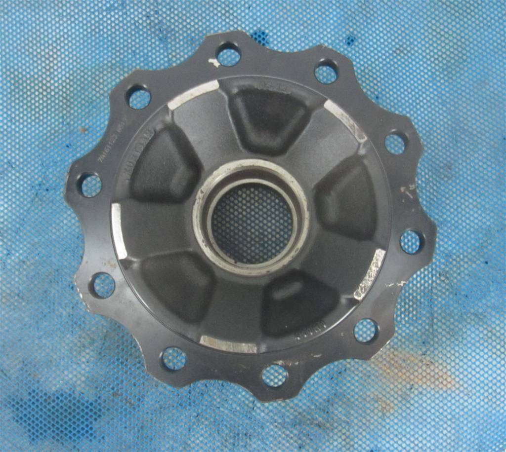 Ступица передняя для Renault Magnum DXI 7421022433