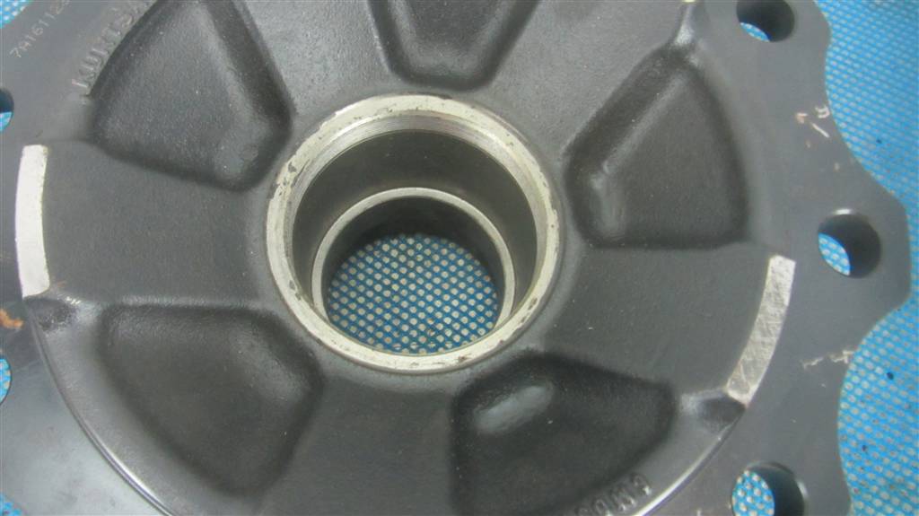 Ступица передняя для Renault Magnum DXI 7421022433