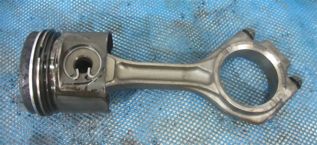 Поршень с шатуном для DAF Xf 105  1736766