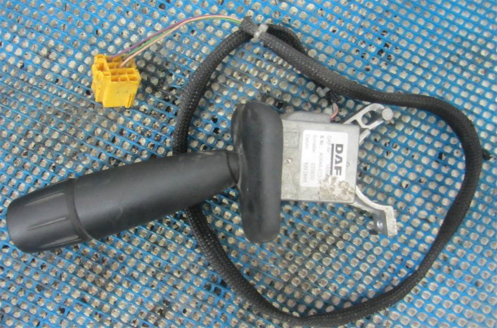 Переключатель подрулевой (стрекоза) для DAF Xf 105  1659629