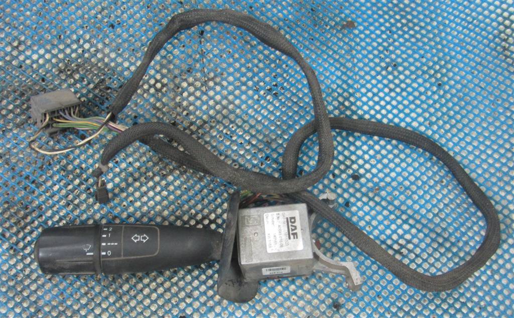 Переключатель подрулевой (стрекоза) для DAF Xf 105  1811123