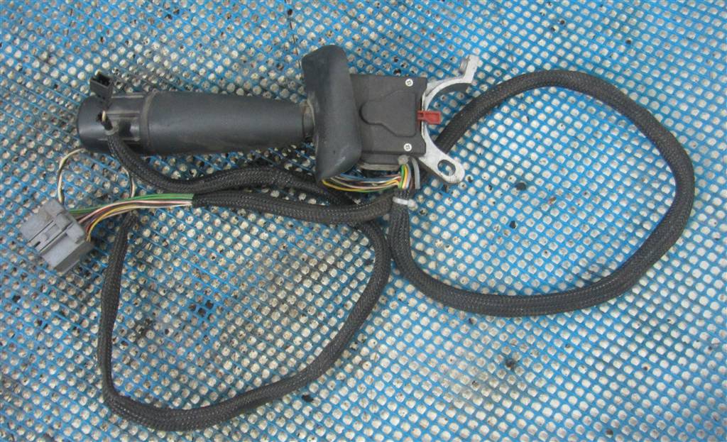 Переключатель подрулевой (стрекоза) для DAF Xf 105  1811123