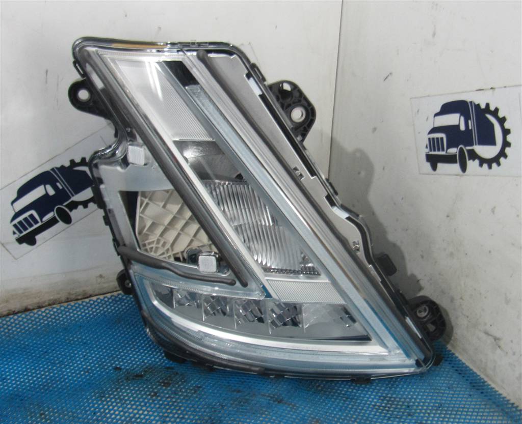 Фара правая для Volvo FH5 24056510