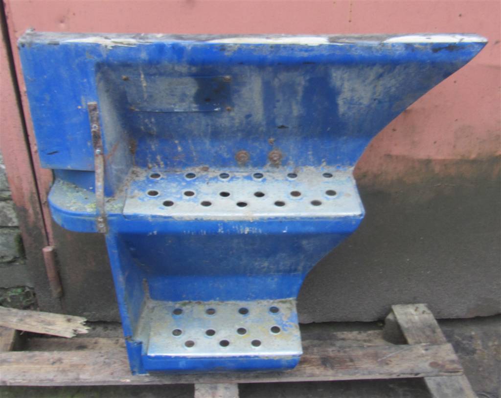 Лестница кабины левая для МАЗ 5440 6430-8405025-010