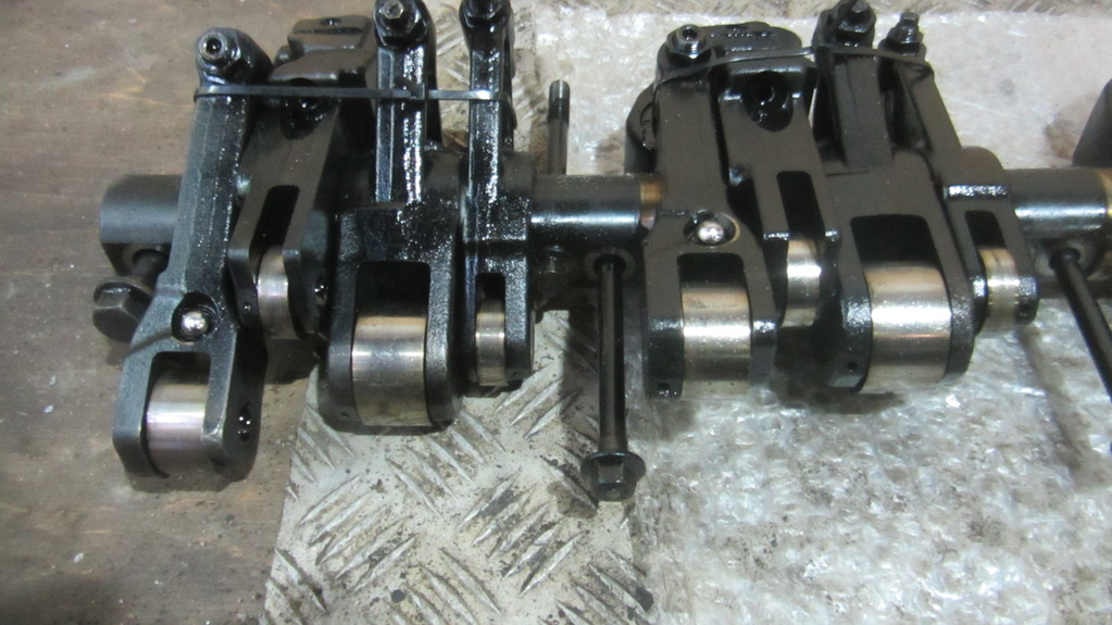 Ось коромысел для Renault Magnum DXI 7421534995