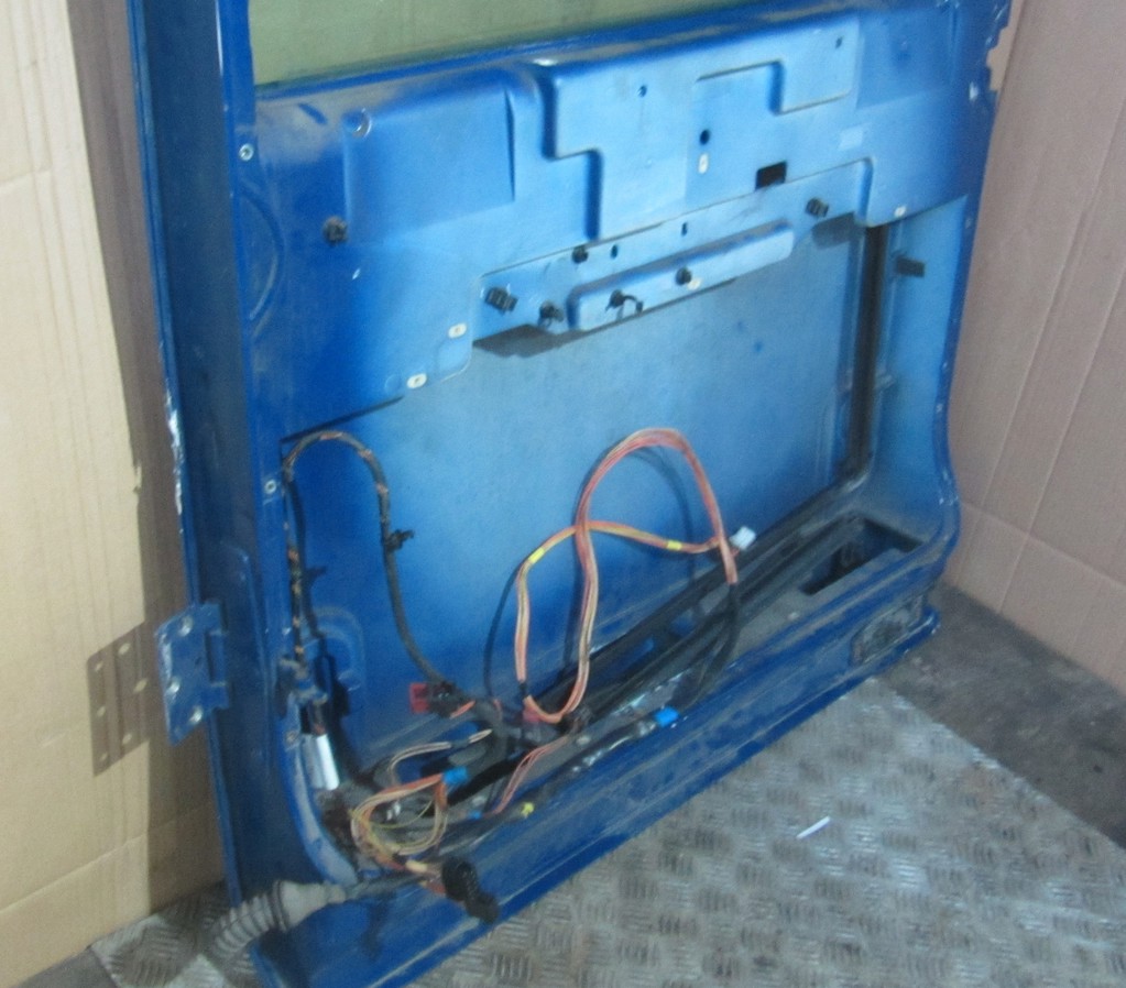 Дверь передняя  правая для Renault Magnum DXI 7482049731