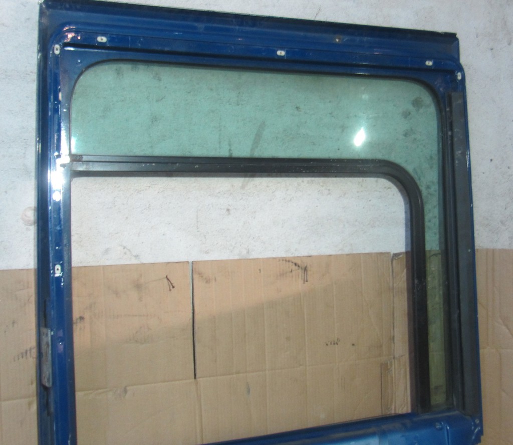 Стекло двери передней правой для Renault Magnum DXI 7421011922