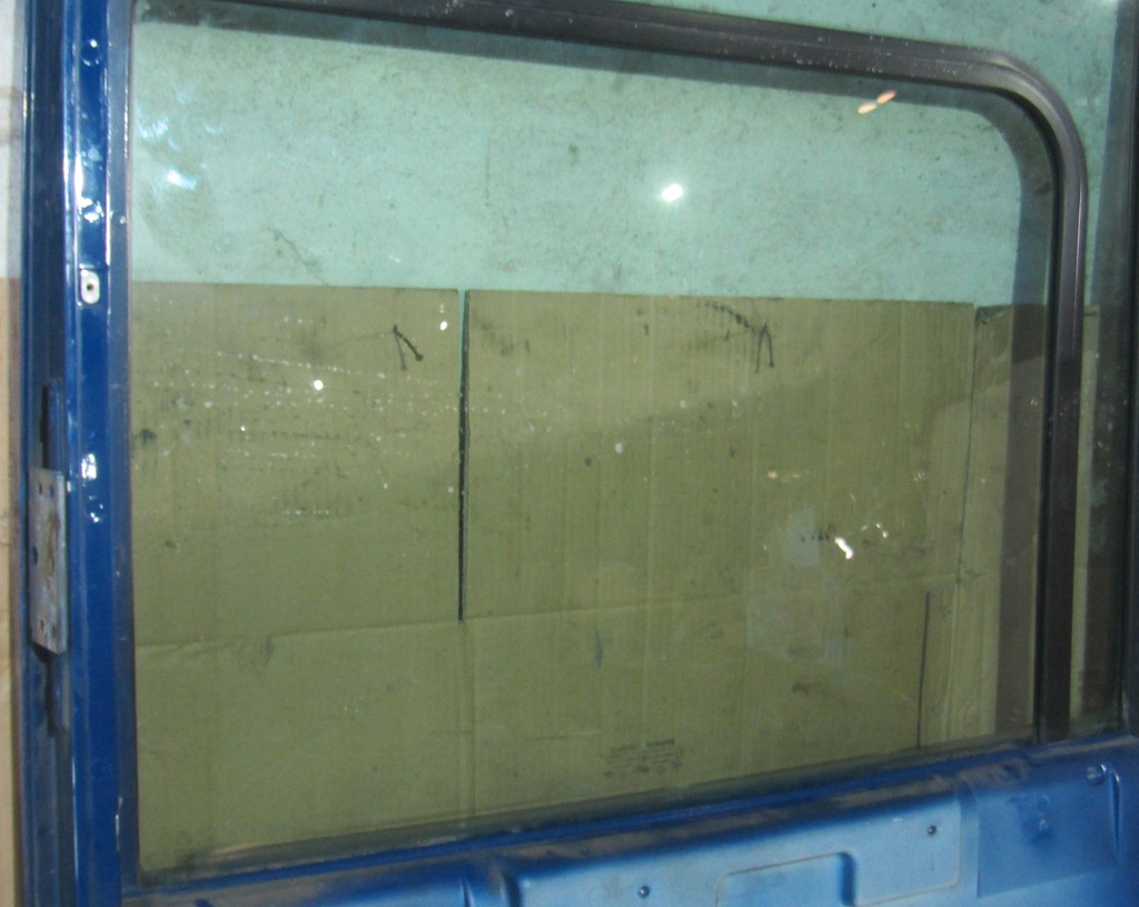 Стекло двери передней правой для Renault Magnum DXI 7421017125