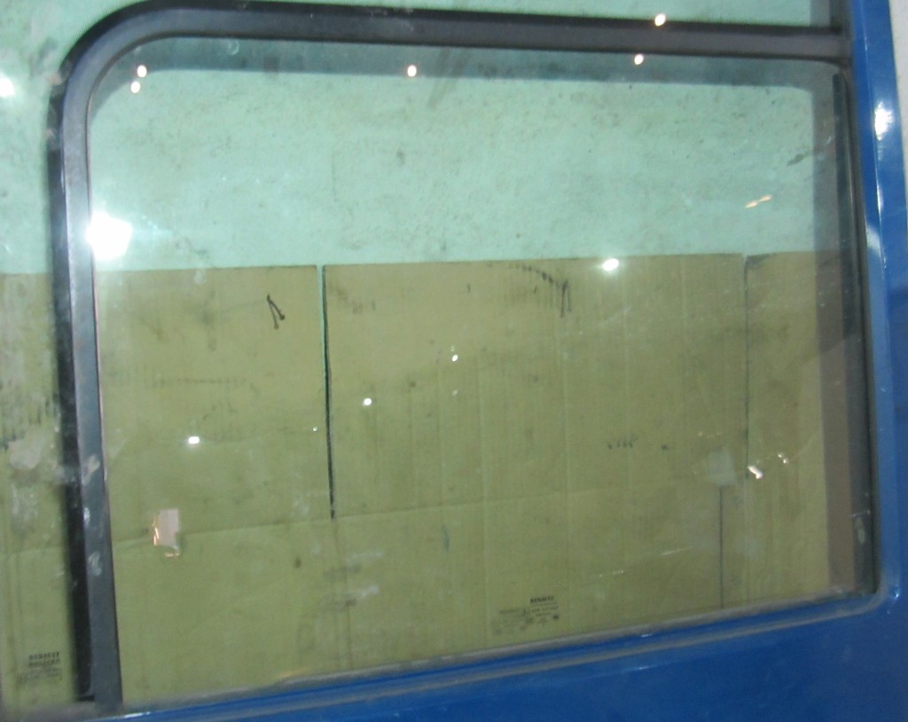 Стекло двери передней правой для Renault Magnum DXI 7421017125