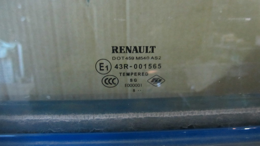 Стекло двери передней правой для Renault Magnum DXI 7421017125