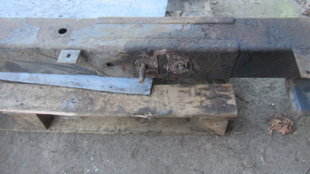 Усилитель бампера переднего для DAF Xf 105  1666632