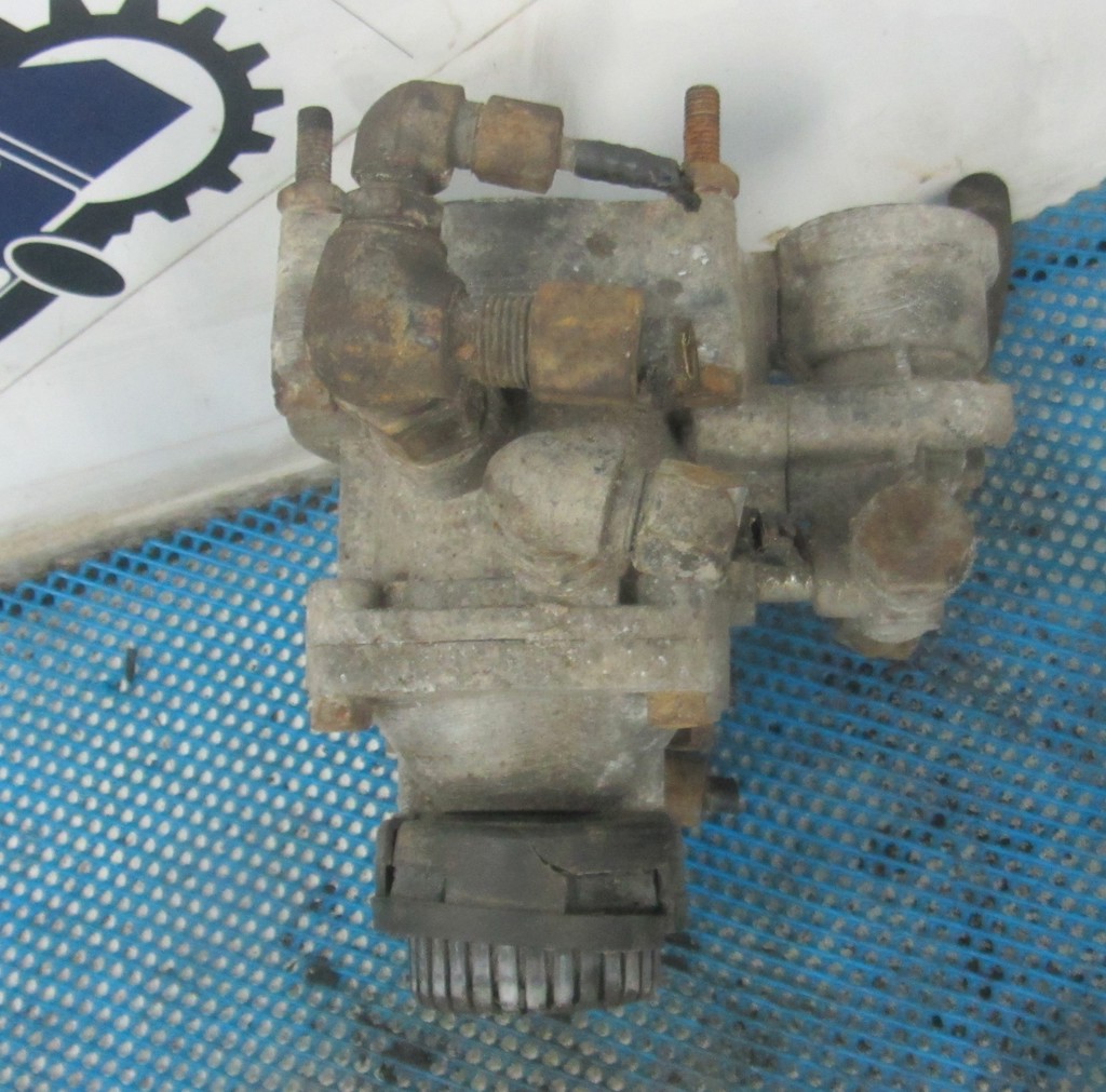 Кран управления тормозами прицепа для МАЗ 5440 64221-3522010