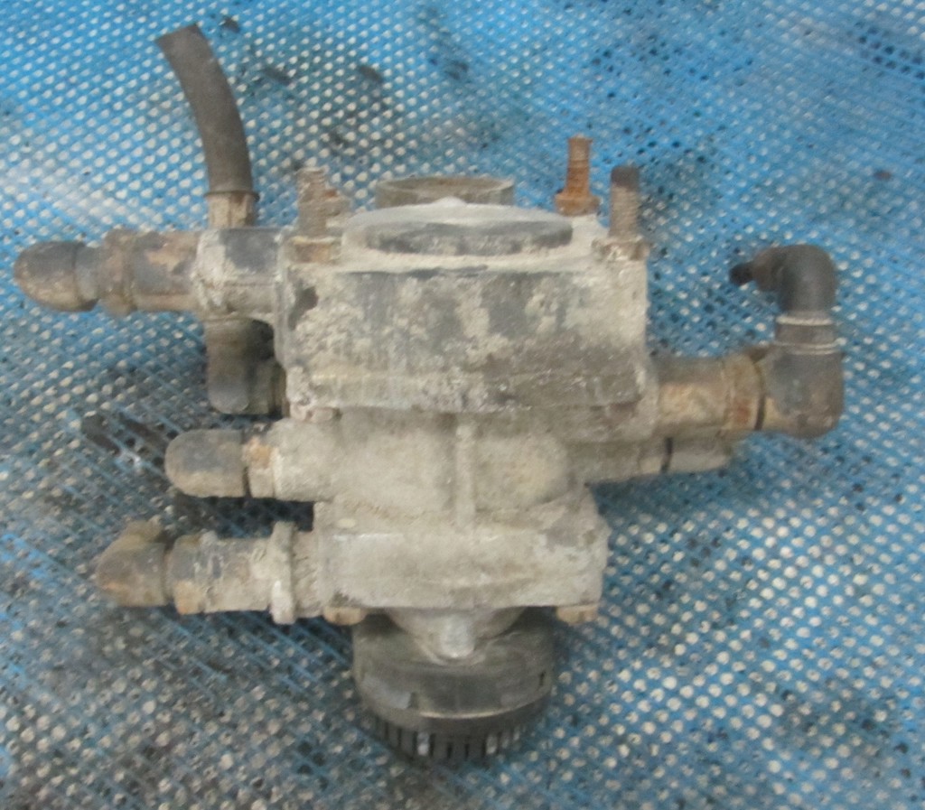 Кран управления тормозами прицепа для МАЗ 5440 64221-3522010