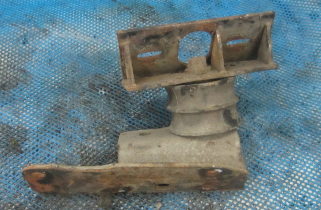 Подушка крепления КПП для МАЗ 5440 81962100388