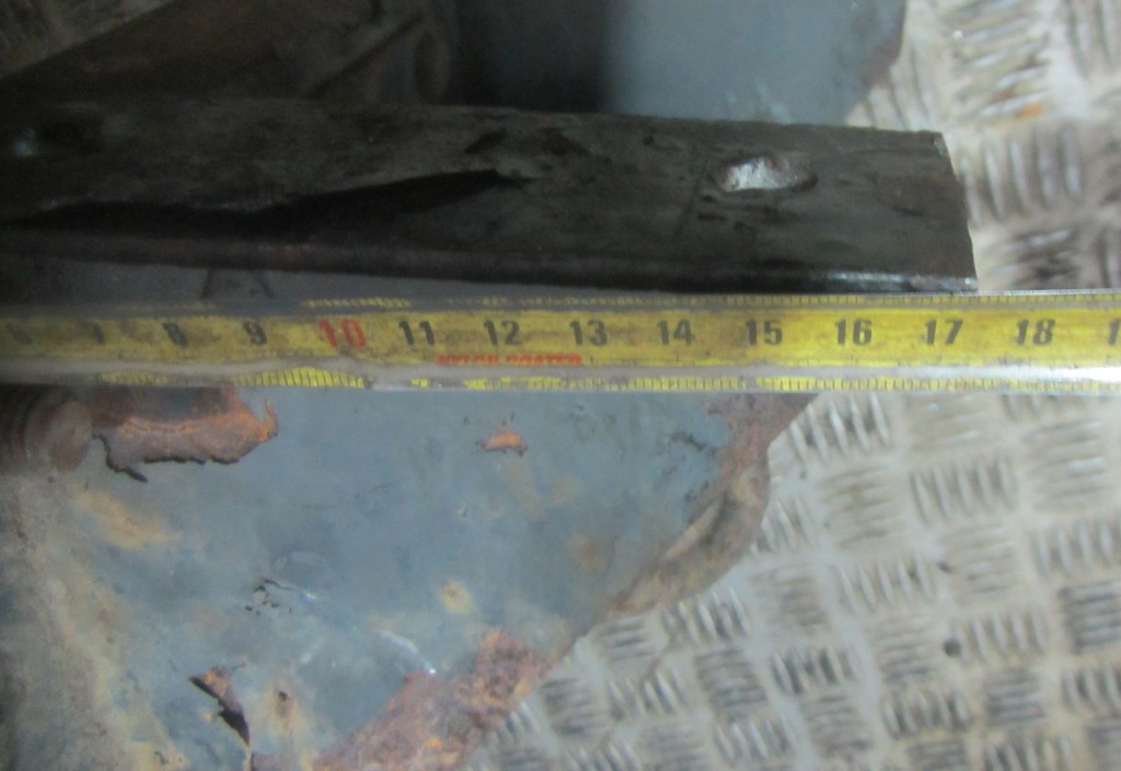 Кронштейн запасного колеса для Renault  Midlum