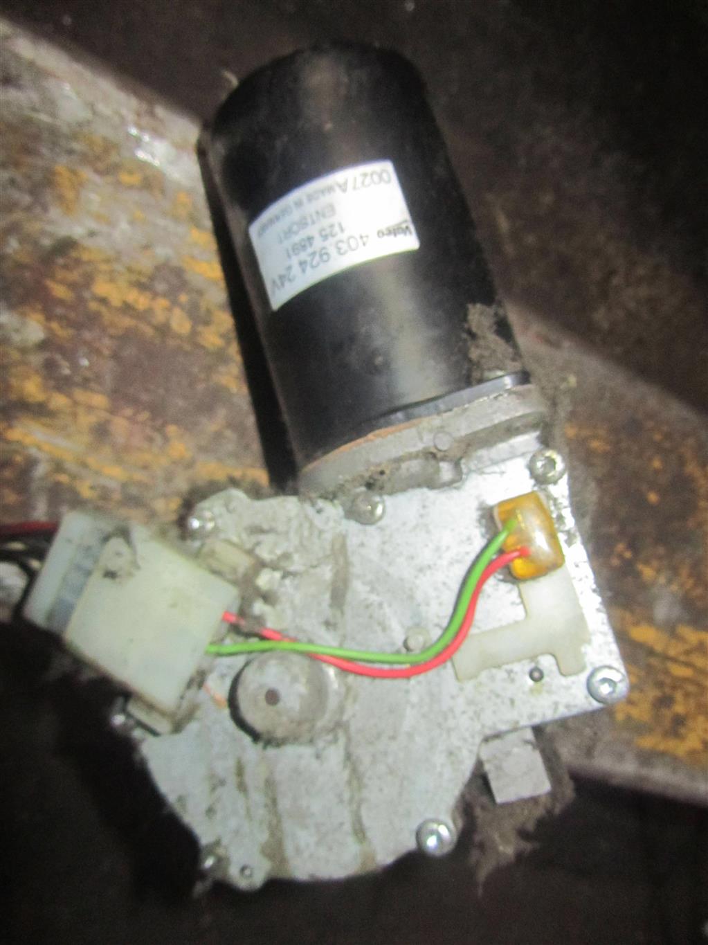 Моторчик стеклоочистителя передний для DAF Xf 105  1254891