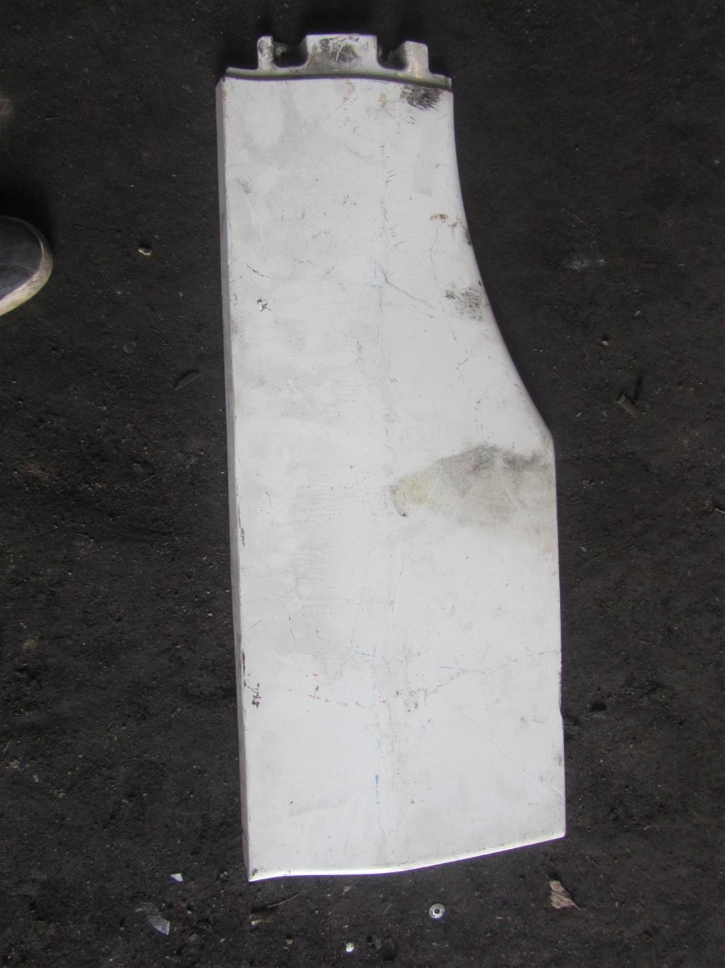 Накладка (удлинитель) двери правой для MAN Tga 81615100408