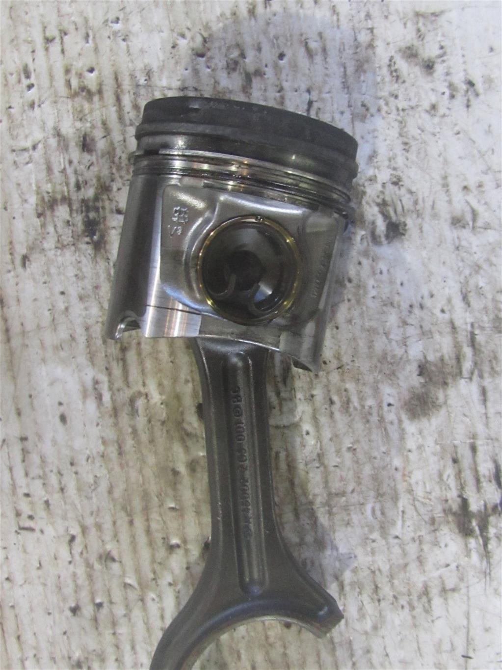 Поршень для Mercedes Axor A 4570301737