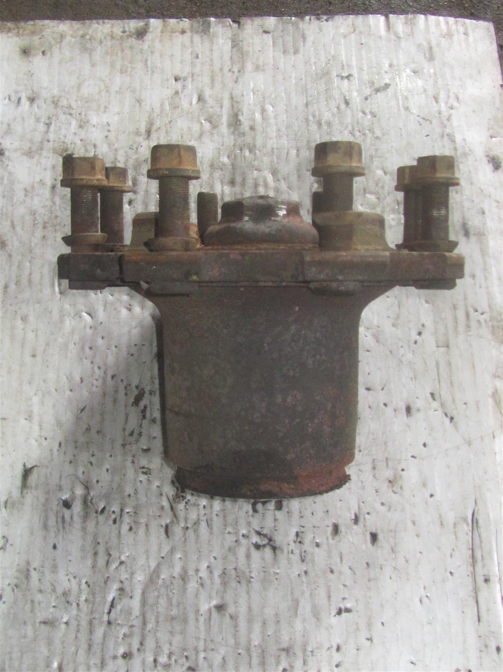 Ступица передняя для Mercedes 1317 A 6773340901