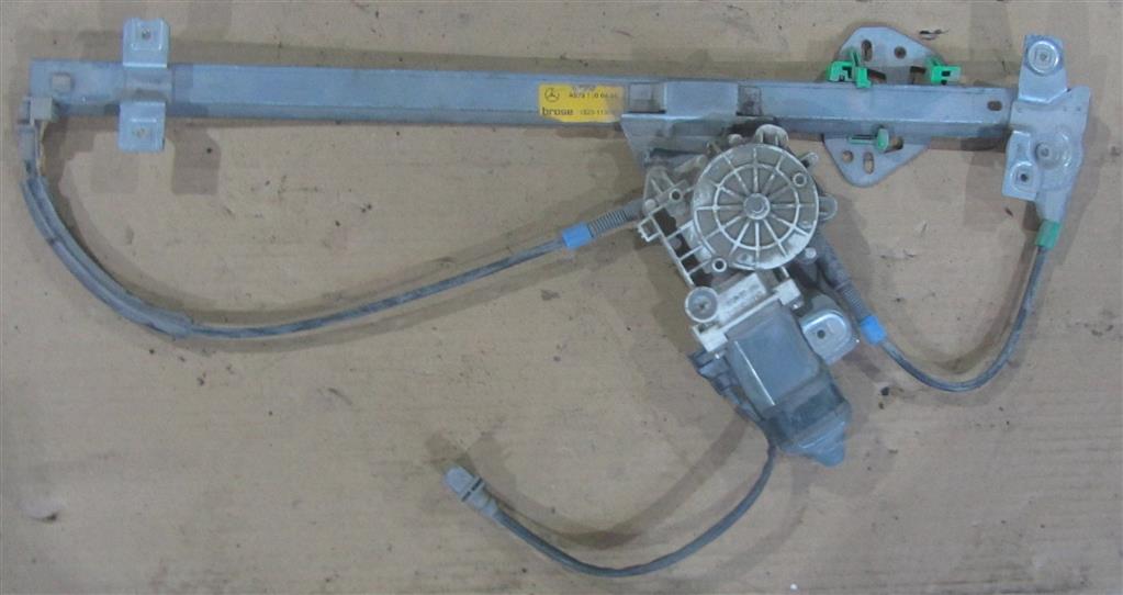 Стеклоподъемник электр. передний правый для Mercedes Axor A 9737200446