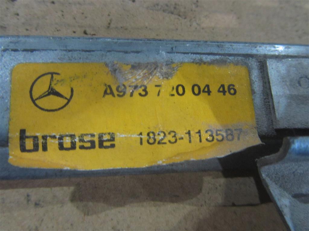 Стеклоподъемник электр. передний правый для Mercedes Axor A 9737200446