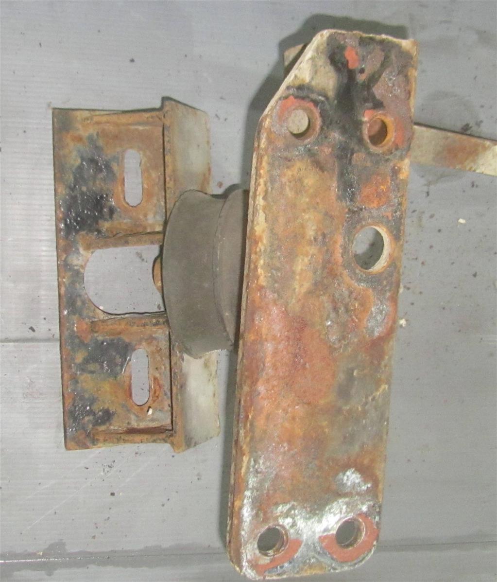 Кронштейн КПП для МАЗ 5440 643021715036