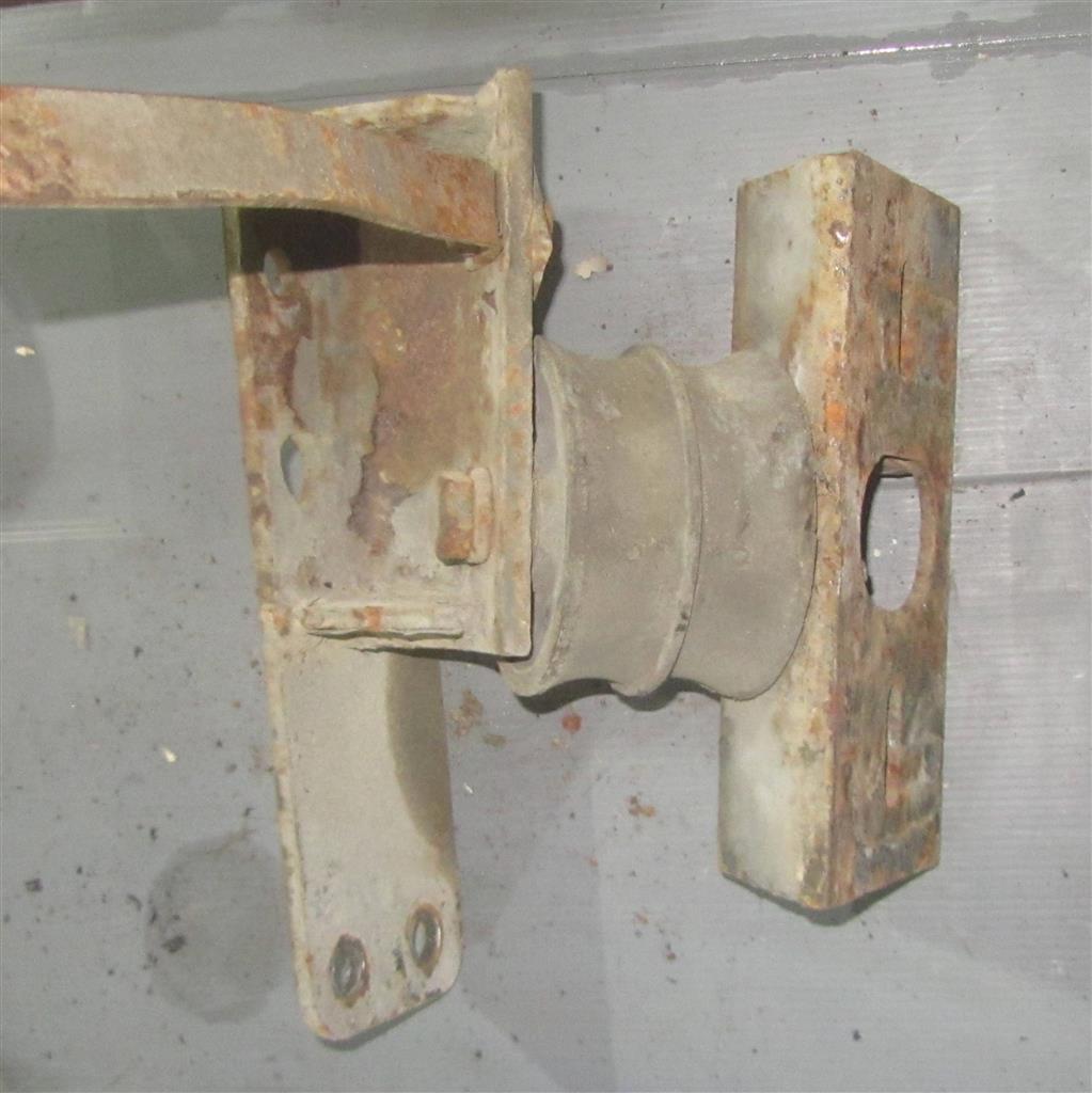 Кронштейн КПП для МАЗ 5440 643021715036