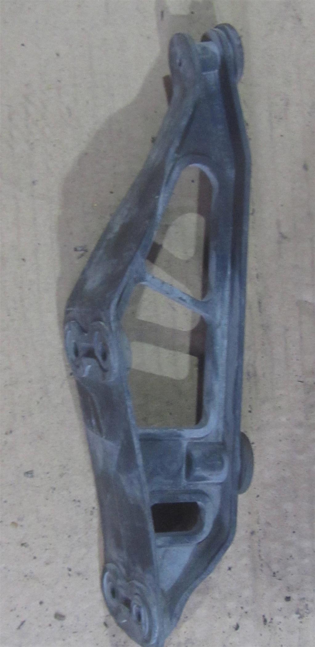 Кронштейн для Mercedes Actros A 9438111414