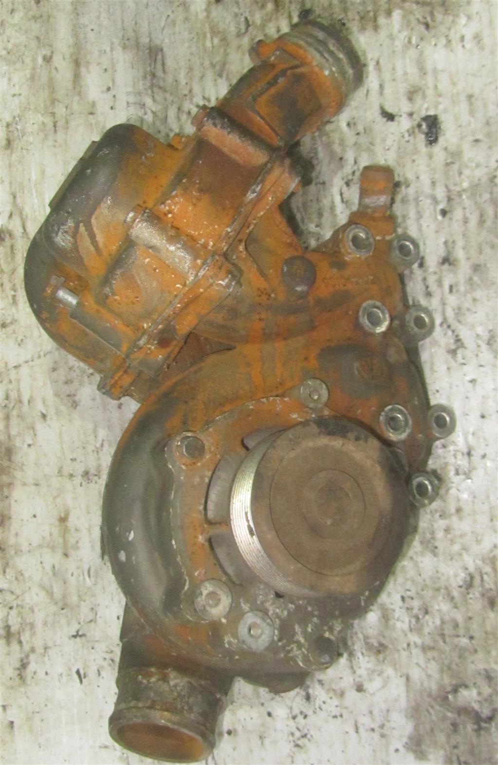 Насос водяной (помпа) для DAF Xf 105  1742258