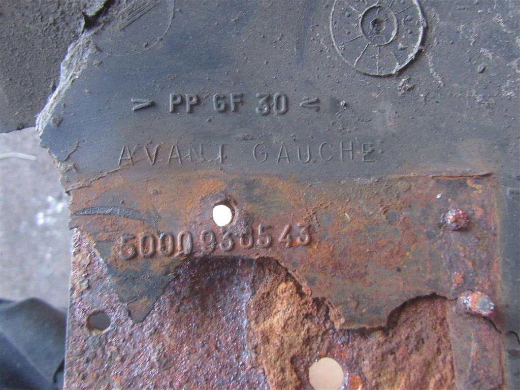 Брызгозащита кабины левая для Renault Magnum Etech 5000938543