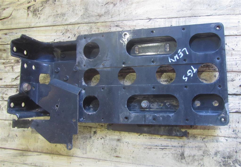 Кронштейн крепления крыла переднего левого для MAN TGS (ТГС) 81612435430