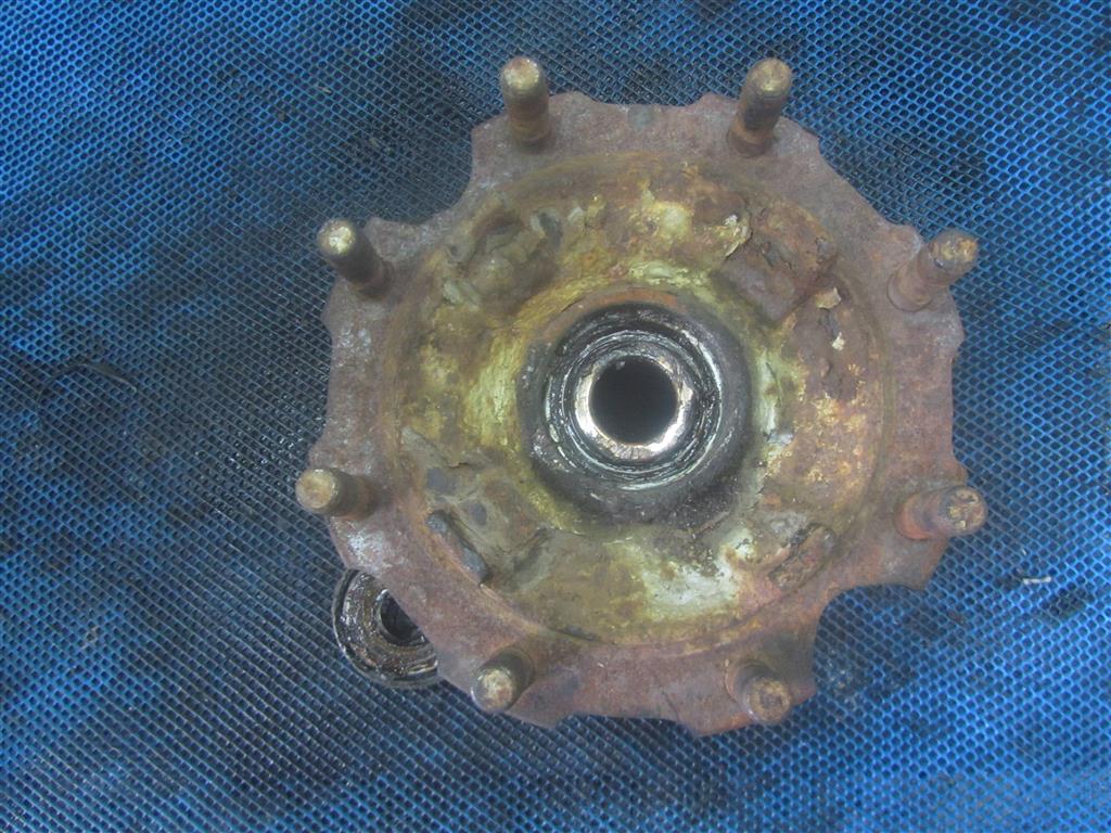 Ступица передняя для Mercedes 1317 A 677 334 01 01