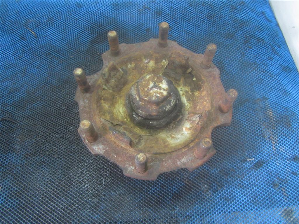 Ступица передняя для Mercedes 1317 A 677 334 01 01