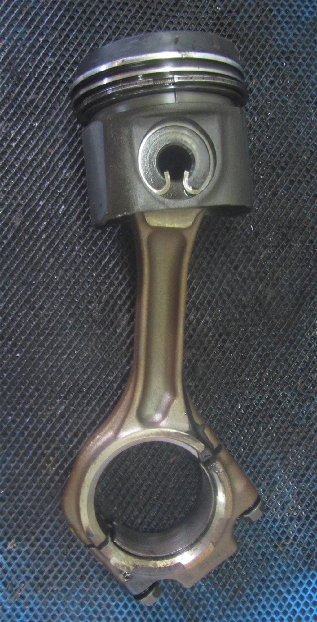 Поршень для DAF Xf 105  1736766