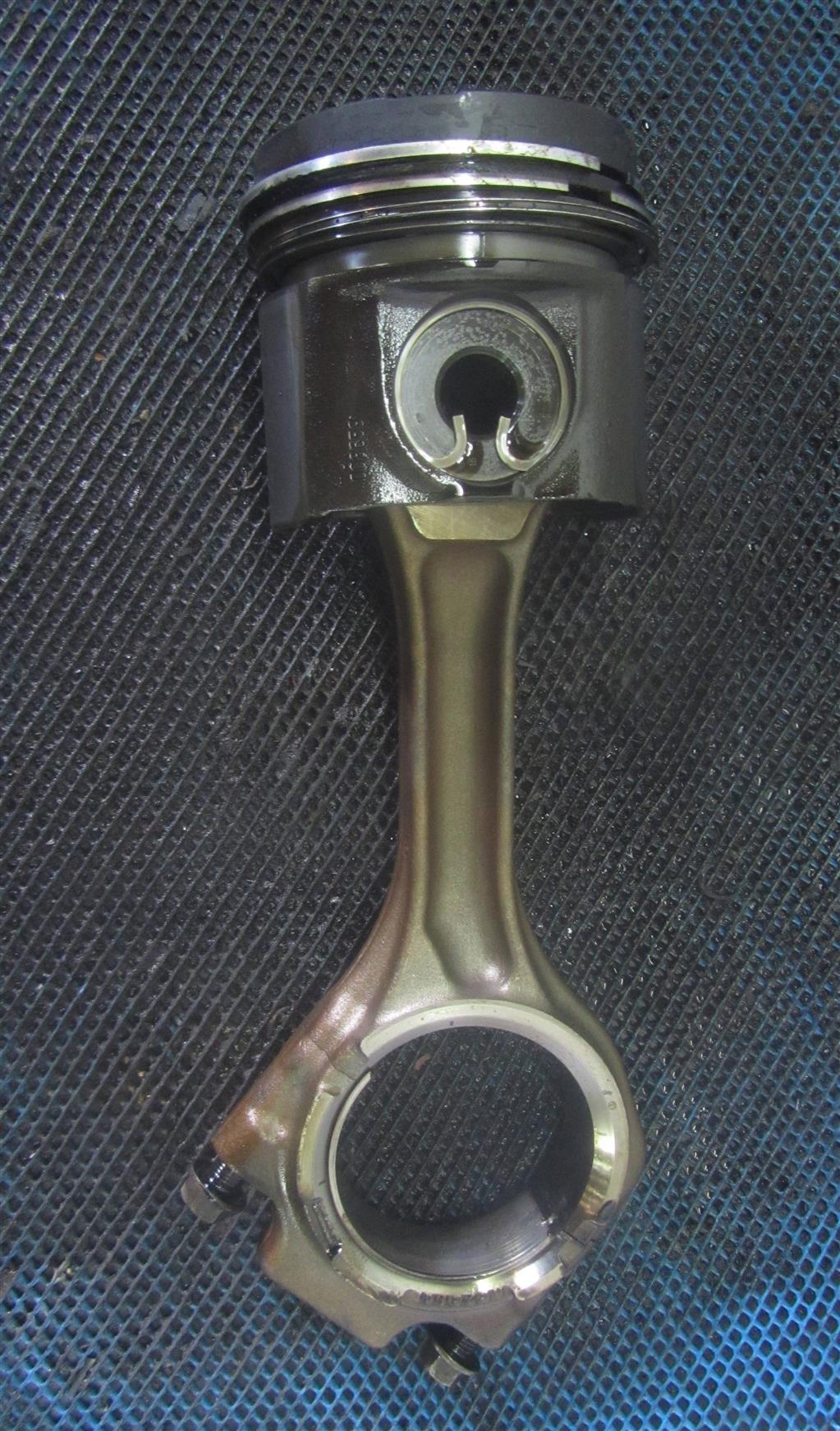 Поршень для DAF Xf 105  1736766