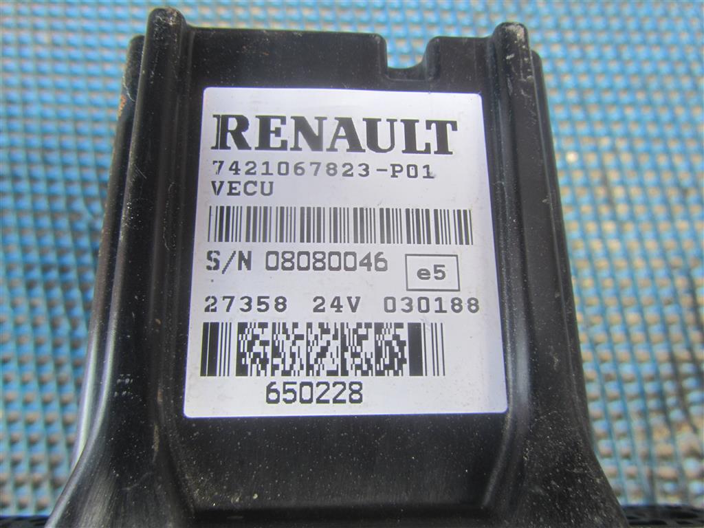 Блок VECU для Renault Magnum DXI 7421067823