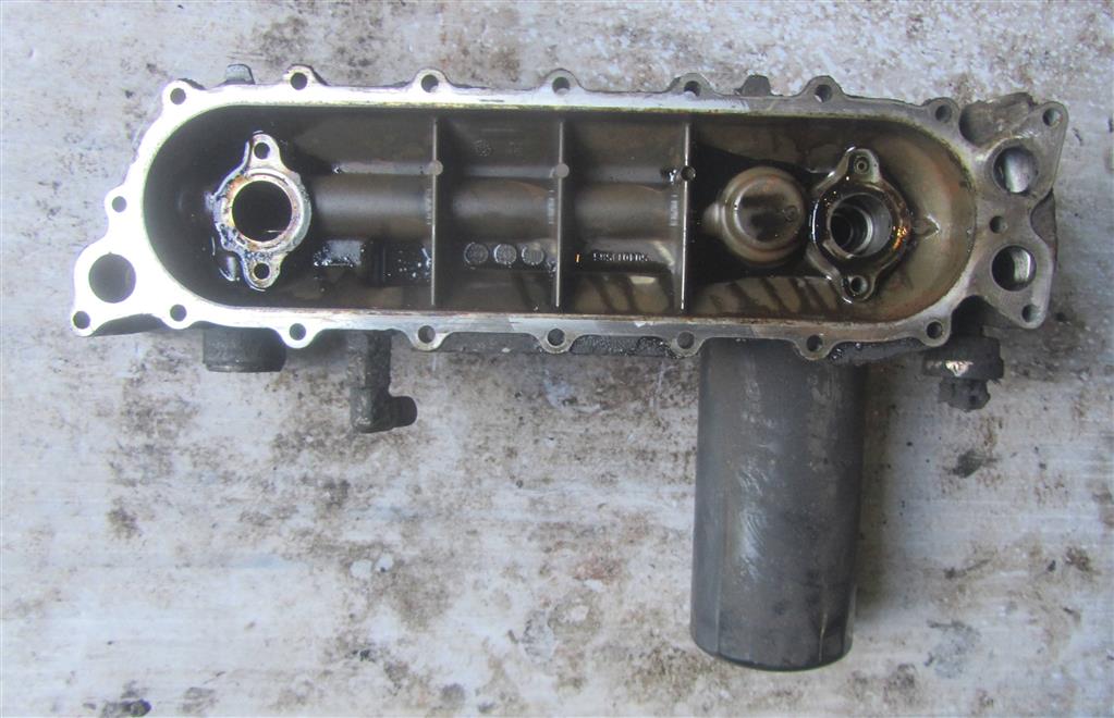 Корпус масляного фильтра для Iveco EuroStar 504013565