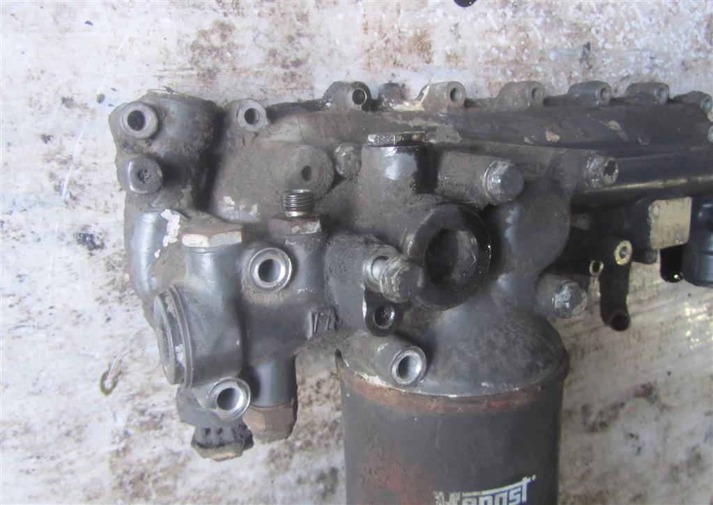 Корпус масляного фильтра для Iveco EuroStar 504013565
