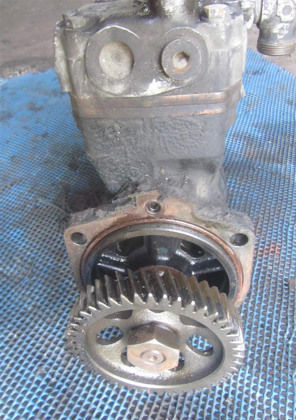 Компрессор пневматический для Iveco EuroStar 504033988