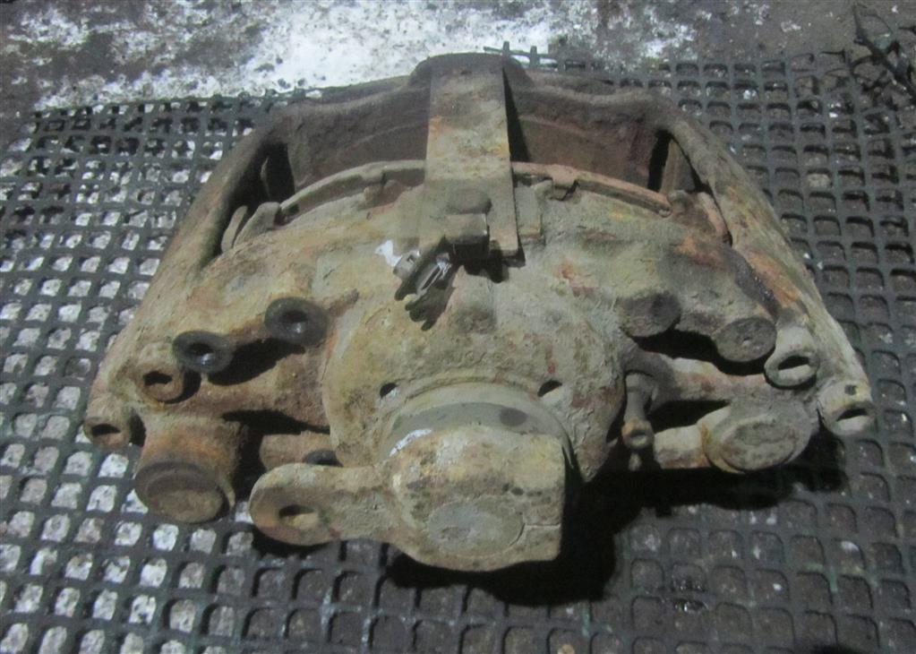 Суппорт передний левый для Renault Magnum МАСК 5010260004