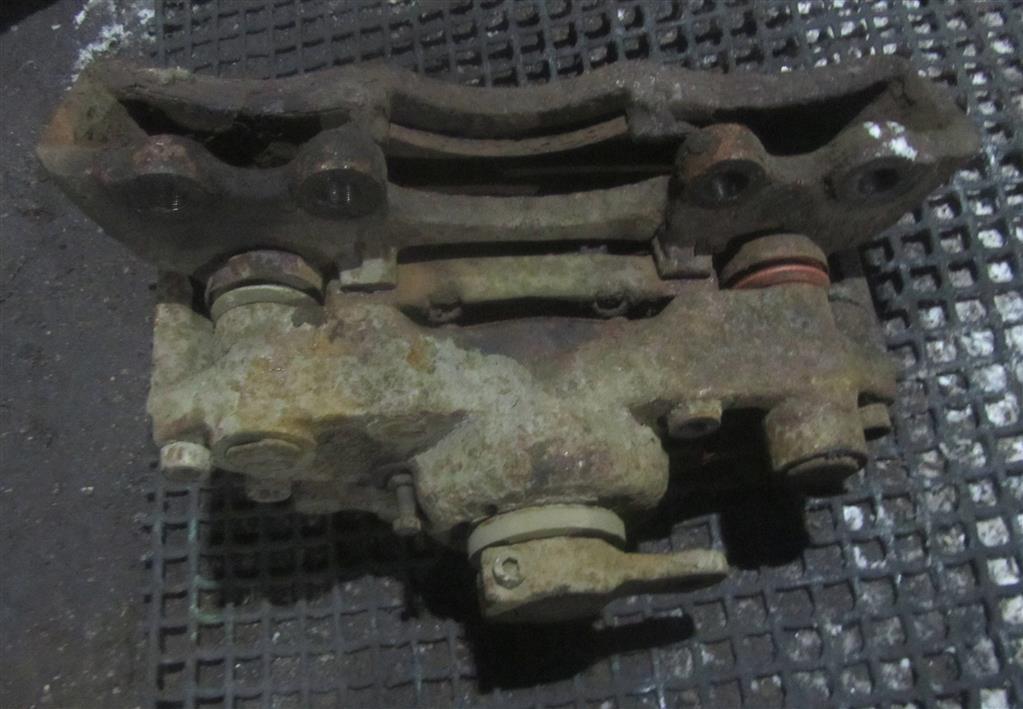 Суппорт передний левый для Renault Magnum МАСК 5010260004