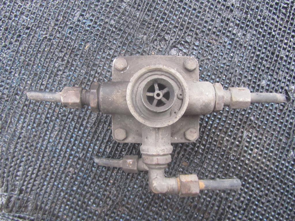 Клапан ускорительный для МАЗ 4370 Deutz 100-3518010-10